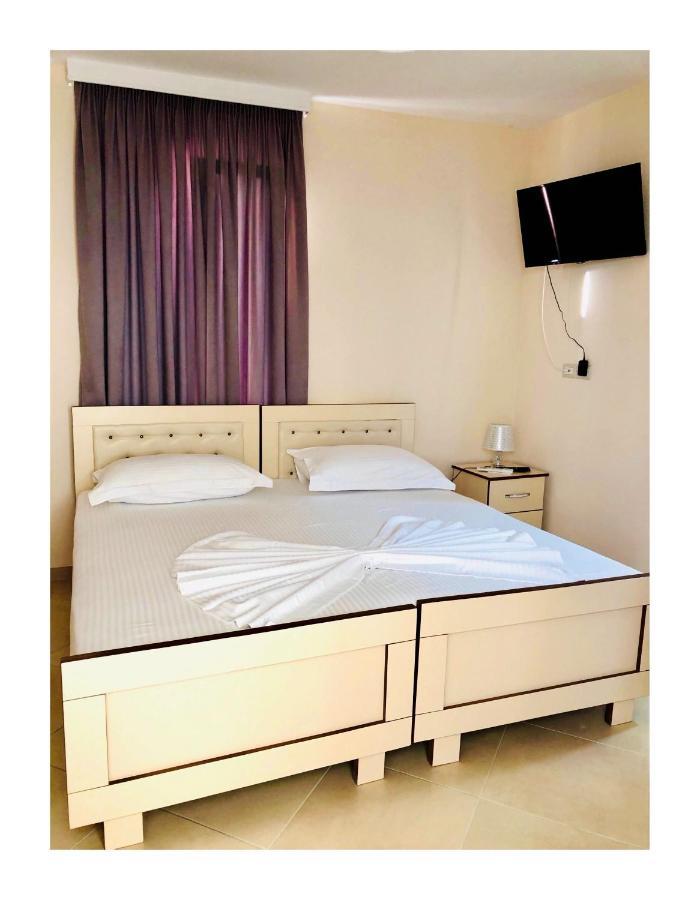 R Hotell