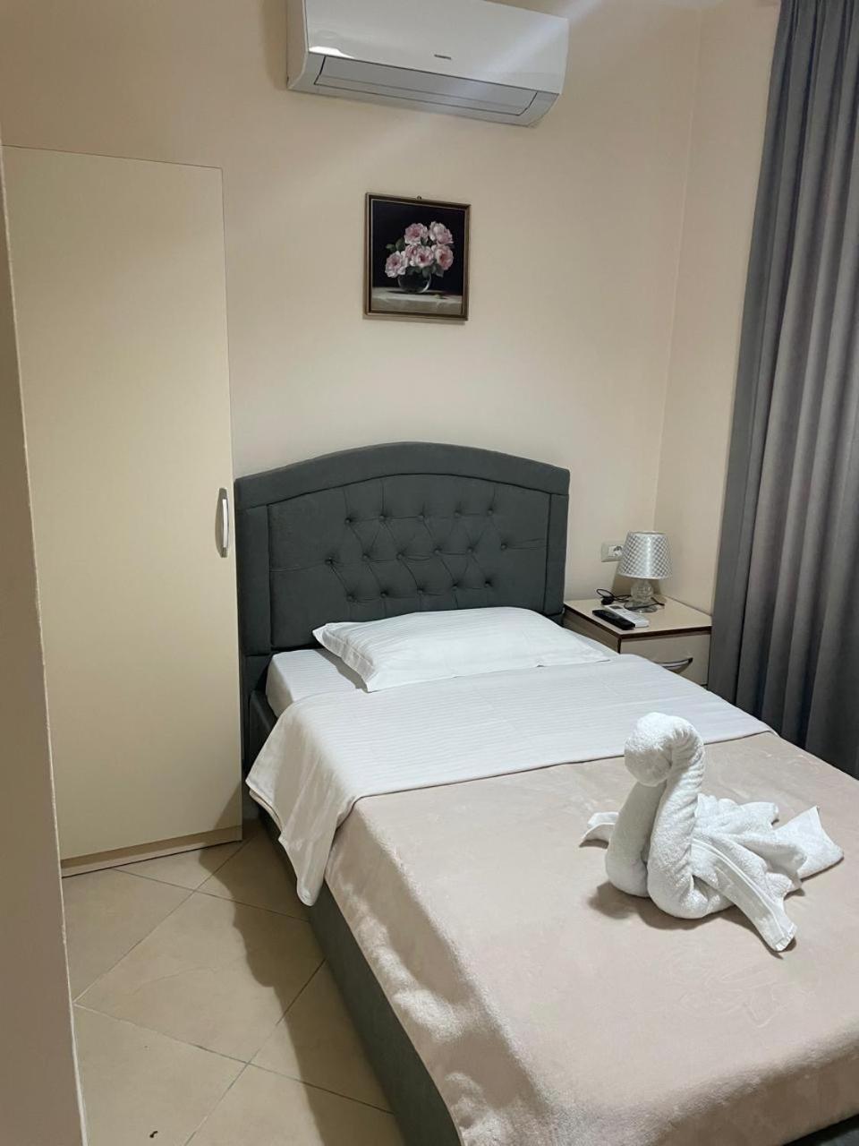Hotel R *